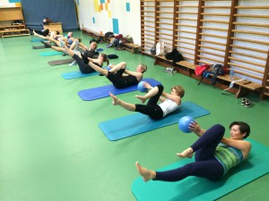 Pilates oefening op de Mat: criss cross                      