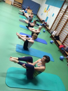 Pilates oefening op de Mat: the seal                             