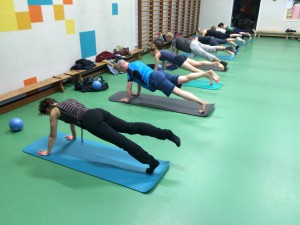 Pilates oefening op de Mat: Plank, leg pull front                          