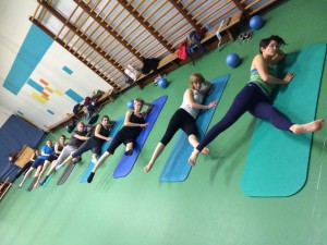 Pilates oefening op de Mat: big scissors                        