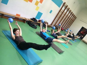 Pilates op de Mat: double leg stretch with ball                                