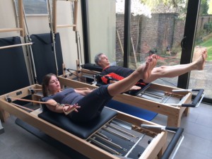 Pilates oefening op Reformer: the hundred                  