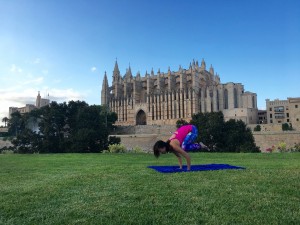 Yoga pose: crow - bakasana 