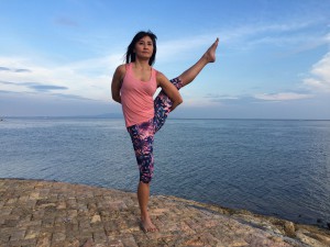 Yoga pose: bird of paradise - Svarga Dvijasana         