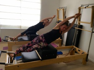 Pilates op Reformer: side sit-up